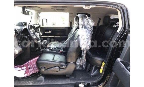 Nunua Imported Toyota FJ Cruiser Nyeusi Gari ndani ya Import - Dubai nchini Uganda Nunua Imported Toyota FJ Cruiser Nyeusi Gari ndani ya Import - Dubai nchini Uganda