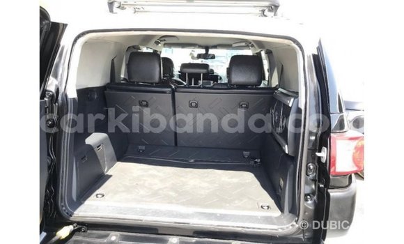 Nunua Imported Toyota FJ Cruiser Nyeusi Gari ndani ya Import - Dubai nchini Uganda Nunua Imported Toyota FJ Cruiser Nyeusi Gari ndani ya Import - Dubai nchini Uganda