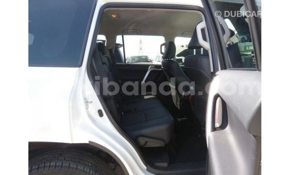 Nunua Imported Toyota Prado Nyeupe Gari ndani ya Import - Dubai nchini Uganda Nunua Imported Toyota Prado Nyeupe Gari ndani ya Import - Dubai nchini Uganda