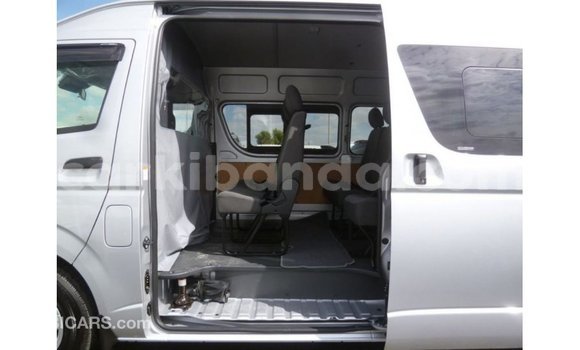 Nunua Imported Toyota Hiace Nyingine Gari ndani ya Import - Dubai nchini Uganda Nunua Imported Toyota Hiace Nyingine Gari ndani ya Import - Dubai nchini Uganda