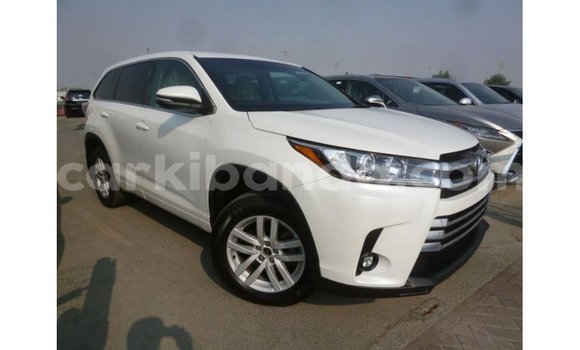 Acheter Import Voiture Toyota Kluger Blanc à Import - Dubai, Ouganda Acheter Import Voiture Toyota Kluger Blanc à Import - Dubai, Ouganda