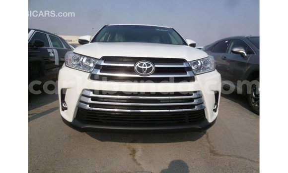 Acheter Import Voiture Toyota Kluger Blanc à Import - Dubai, Ouganda Acheter Import Voiture Toyota Kluger Blanc à Import - Dubai, Ouganda