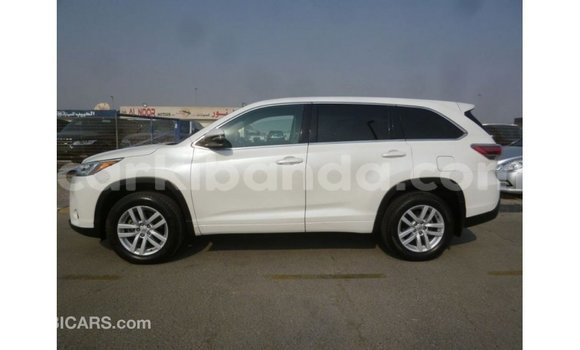 Acheter Import Voiture Toyota Kluger Blanc à Import - Dubai, Ouganda Acheter Import Voiture Toyota Kluger Blanc à Import - Dubai, Ouganda