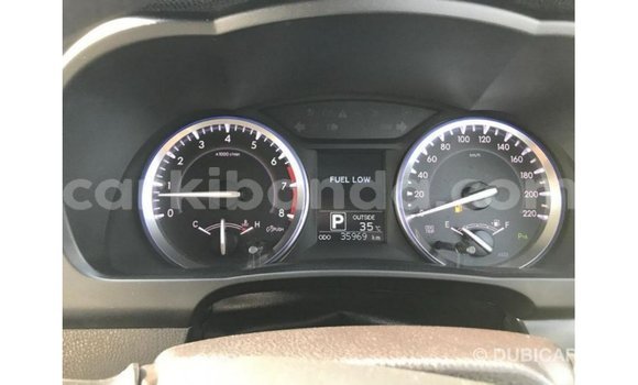 Acheter Import Voiture Toyota Kluger Blanc à Import - Dubai, Ouganda Acheter Import Voiture Toyota Kluger Blanc à Import - Dubai, Ouganda