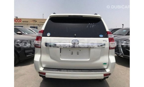 Nunua Imported Toyota Prado Nyeupe Gari ndani ya Import - Dubai nchini Uganda Nunua Imported Toyota Prado Nyeupe Gari ndani ya Import - Dubai nchini Uganda