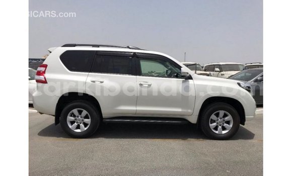 Nunua Imported Toyota Prado Nyeupe Gari ndani ya Import - Dubai nchini Uganda Nunua Imported Toyota Prado Nyeupe Gari ndani ya Import - Dubai nchini Uganda