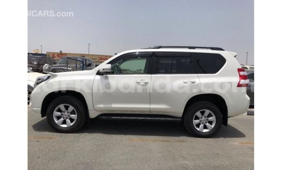 Nunua Imported Toyota Prado Nyeupe Gari ndani ya Import - Dubai nchini Uganda Nunua Imported Toyota Prado Nyeupe Gari ndani ya Import - Dubai nchini Uganda