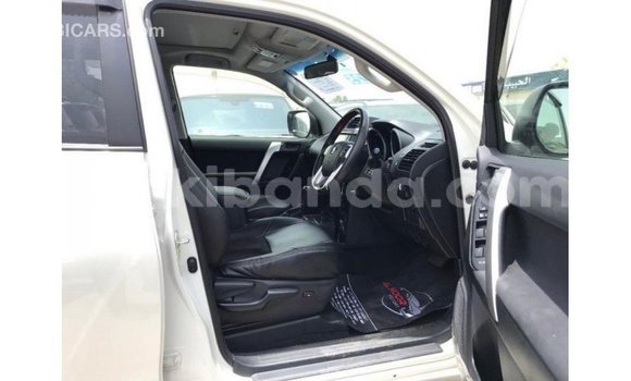 Nunua Imported Toyota Prado Nyeupe Gari ndani ya Import - Dubai nchini Uganda Nunua Imported Toyota Prado Nyeupe Gari ndani ya Import - Dubai nchini Uganda