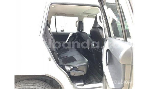 Nunua Imported Toyota Prado Nyeupe Gari ndani ya Import - Dubai nchini Uganda Nunua Imported Toyota Prado Nyeupe Gari ndani ya Import - Dubai nchini Uganda