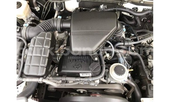 Nunua Imported Toyota Prado Nyeupe Gari ndani ya Import - Dubai nchini Uganda Nunua Imported Toyota Prado Nyeupe Gari ndani ya Import - Dubai nchini Uganda