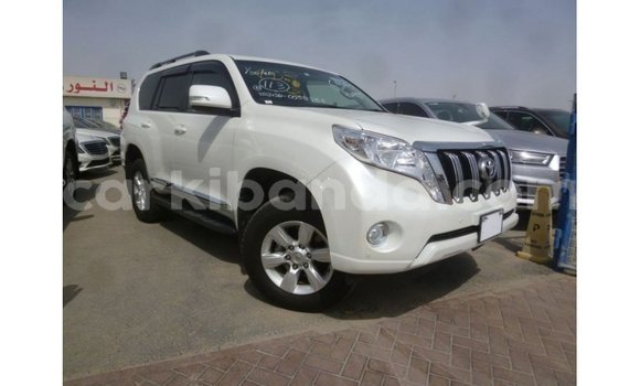 Acheter Import Voiture Toyota Prado Blanc à Import - Dubai, Ouganda Acheter Import Voiture Toyota Prado Blanc à Import - Dubai, Ouganda