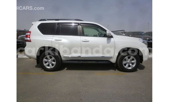 Acheter Import Voiture Toyota Prado Blanc à Import - Dubai, Ouganda Acheter Import Voiture Toyota Prado Blanc à Import - Dubai, Ouganda
