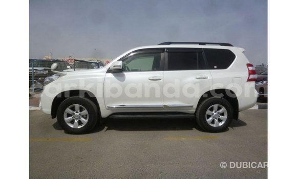 Acheter Import Voiture Toyota Prado Blanc à Import - Dubai, Ouganda Acheter Import Voiture Toyota Prado Blanc à Import - Dubai, Ouganda