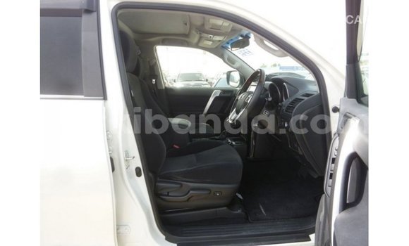 Acheter Import Voiture Toyota Prado Blanc à Import - Dubai, Ouganda Acheter Import Voiture Toyota Prado Blanc à Import - Dubai, Ouganda