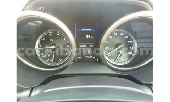 Acheter Import Voiture Toyota Prado Blanc à Import - Dubai, Ouganda Acheter Import Voiture Toyota Prado Blanc à Import - Dubai, Ouganda