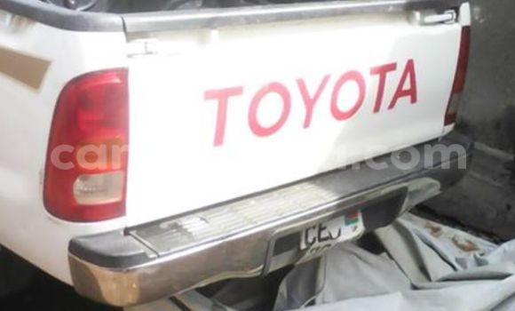 Acheter Occasion Voiture Toyota Hilux Blanc à Kampala, Ouganda Acheter Occasion Voiture Toyota Hilux Blanc à Kampala, Ouganda