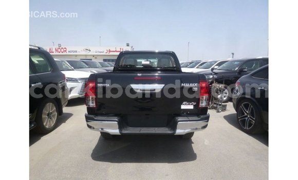 Nunua Imported Toyota Hilux Nyeusi Gari ndani ya Import - Dubai nchini Uganda Nunua Imported Toyota Hilux Nyeusi Gari ndani ya Import - Dubai nchini Uganda