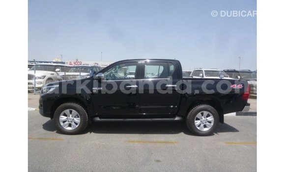 Nunua Imported Toyota Hilux Nyeusi Gari ndani ya Import - Dubai nchini Uganda Nunua Imported Toyota Hilux Nyeusi Gari ndani ya Import - Dubai nchini Uganda
