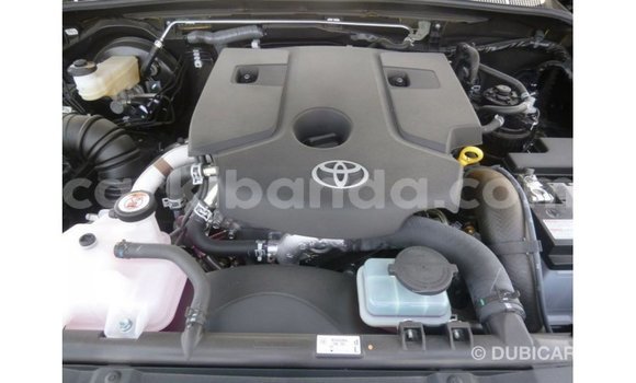 Nunua Imported Toyota Hilux Nyeusi Gari ndani ya Import - Dubai nchini Uganda Nunua Imported Toyota Hilux Nyeusi Gari ndani ya Import - Dubai nchini Uganda