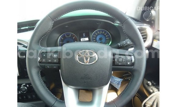 Acheter Import Voiture Toyota Hilux Noir à Import - Dubai, Ouganda Acheter Import Voiture Toyota Hilux Noir à Import - Dubai, Ouganda