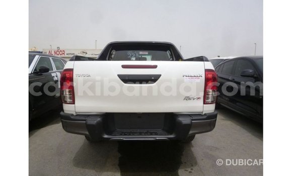 Gura Imported Toyota Hilux White Imodoka i Import - Dubai mu Uganda Gura Imported Toyota Hilux White Imodoka i Import - Dubai mu Uganda