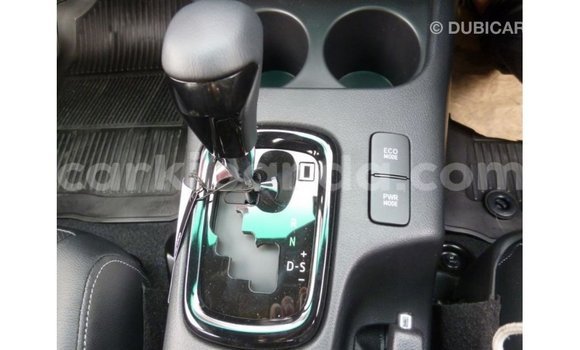 Gura Imported Toyota Hilux White Imodoka i Import - Dubai mu Uganda Gura Imported Toyota Hilux White Imodoka i Import - Dubai mu Uganda