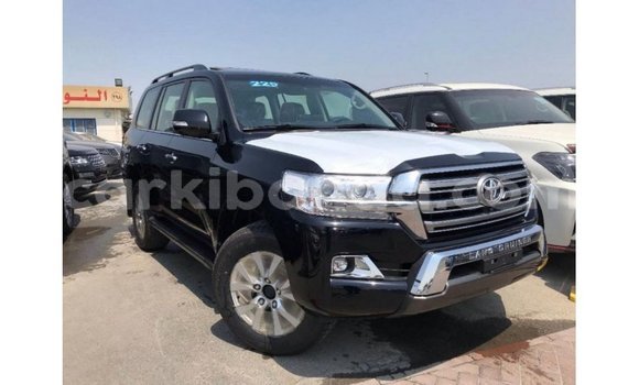 Acheter Import Voiture Toyota Land Cruiser Noir à Import - Dubai, Ouganda Acheter Import Voiture Toyota Land Cruiser Noir à Import - Dubai, Ouganda