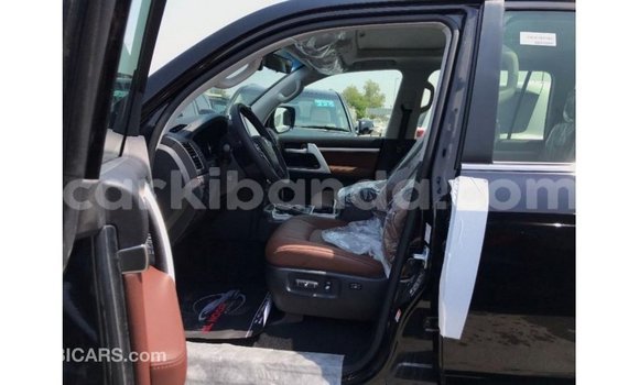Acheter Import Voiture Toyota Land Cruiser Noir à Import - Dubai, Ouganda Acheter Import Voiture Toyota Land Cruiser Noir à Import - Dubai, Ouganda