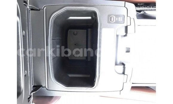 Acheter Import Voiture Toyota Land Cruiser Noir à Import - Dubai, Ouganda Acheter Import Voiture Toyota Land Cruiser Noir à Import - Dubai, Ouganda