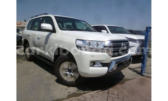 Nunua Imported Toyota Land Cruiser Nyeupe Gari ndani ya Import - Dubai nchini Uganda Nunua Imported Toyota Land Cruiser Nyeupe Gari ndani ya Import - Dubai nchini Uganda