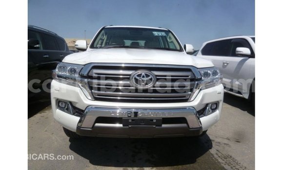 Nunua Imported Toyota Land Cruiser Nyeupe Gari ndani ya Import - Dubai nchini Uganda Nunua Imported Toyota Land Cruiser Nyeupe Gari ndani ya Import - Dubai nchini Uganda