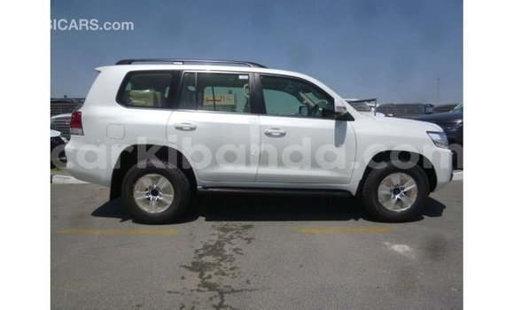 Nunua Imported Toyota Land Cruiser Nyeupe Gari ndani ya Import - Dubai nchini Uganda Nunua Imported Toyota Land Cruiser Nyeupe Gari ndani ya Import - Dubai nchini Uganda
