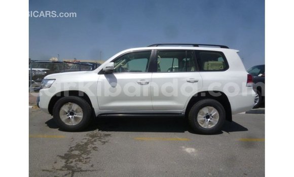 Nunua Imported Toyota Land Cruiser Nyeupe Gari ndani ya Import - Dubai nchini Uganda Nunua Imported Toyota Land Cruiser Nyeupe Gari ndani ya Import - Dubai nchini Uganda