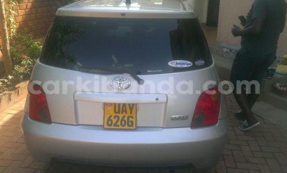 Gura Yakoze Toyota IST Silver Imodoka i Kampala mu Uganda Gura Yakoze Toyota IST Silver Imodoka i Kampala mu Uganda