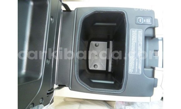 Nunua Imported Toyota Land Cruiser Nyeupe Gari ndani ya Import - Dubai nchini Uganda Nunua Imported Toyota Land Cruiser Nyeupe Gari ndani ya Import - Dubai nchini Uganda