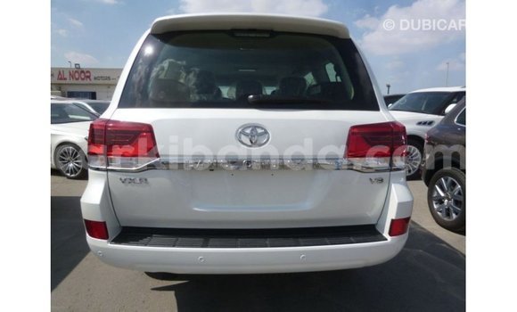 Gura Imported Toyota Land Cruiser White Imodoka i Import - Dubai mu Uganda Gura Imported Toyota Land Cruiser White Imodoka i Import - Dubai mu Uganda