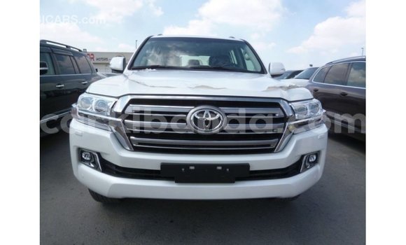 Gura Imported Toyota Land Cruiser White Imodoka i Import - Dubai mu Uganda Gura Imported Toyota Land Cruiser White Imodoka i Import - Dubai mu Uganda