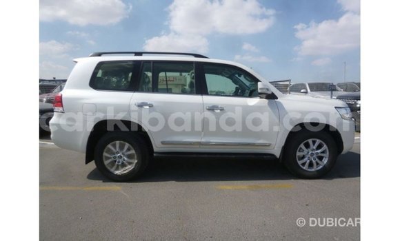 Gura Imported Toyota Land Cruiser White Imodoka i Import - Dubai mu Uganda Gura Imported Toyota Land Cruiser White Imodoka i Import - Dubai mu Uganda