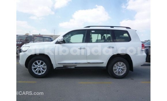 Gura Imported Toyota Land Cruiser White Imodoka i Import - Dubai mu Uganda Gura Imported Toyota Land Cruiser White Imodoka i Import - Dubai mu Uganda