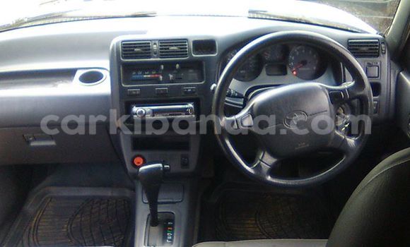 Gura Yakoze Toyota RAV4 White Imodoka i Kampala mu Uganda Gura Yakoze Toyota RAV4 White Imodoka i Kampala mu Uganda