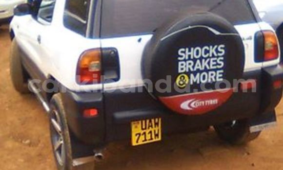 Gura Yakoze Toyota RAV4 White Imodoka i Kampala mu Uganda Gura Yakoze Toyota RAV4 White Imodoka i Kampala mu Uganda