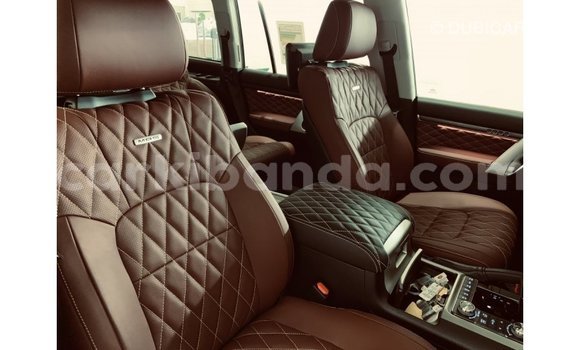 Acheter Import Voiture Toyota Land Cruiser Noir à Import - Dubai, Ouganda Acheter Import Voiture Toyota Land Cruiser Noir à Import - Dubai, Ouganda