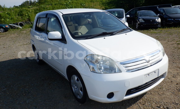 Gura Yakoze Toyota Raum White Imodoka i Kampala mu Uganda Gura Yakoze Toyota Raum White Imodoka i Kampala mu Uganda