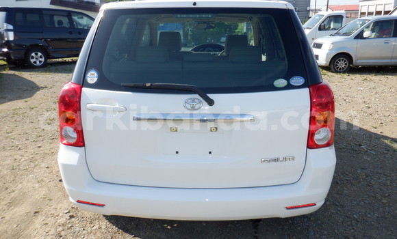 Gura Yakoze Toyota Raum White Imodoka i Kampala mu Uganda Gura Yakoze Toyota Raum White Imodoka i Kampala mu Uganda