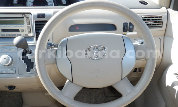 Gura Yakoze Toyota Raum White Imodoka i Kampala mu Uganda Gura Yakoze Toyota Raum White Imodoka i Kampala mu Uganda