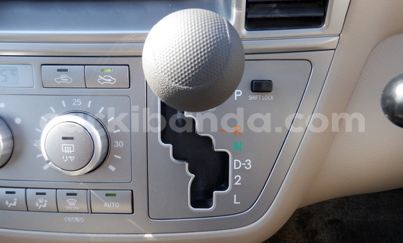 Gura Yakoze Toyota Raum White Imodoka i Kampala mu Uganda Gura Yakoze Toyota Raum White Imodoka i Kampala mu Uganda