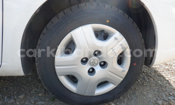 Gura Yakoze Toyota Raum White Imodoka i Kampala mu Uganda Gura Yakoze Toyota Raum White Imodoka i Kampala mu Uganda