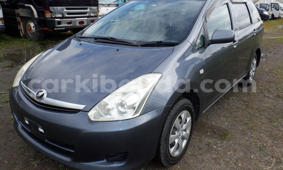 Gura Yakoze Toyota Wish Silver Imodoka i Kampala mu Uganda Gura Yakoze Toyota Wish Silver Imodoka i Kampala mu Uganda