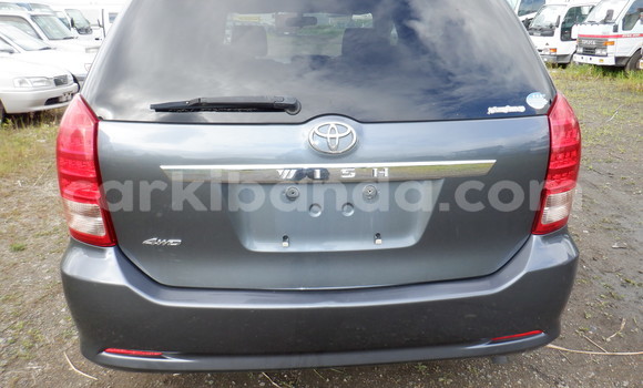 Gura Yakoze Toyota Wish Silver Imodoka i Kampala mu Uganda Gura Yakoze Toyota Wish Silver Imodoka i Kampala mu Uganda