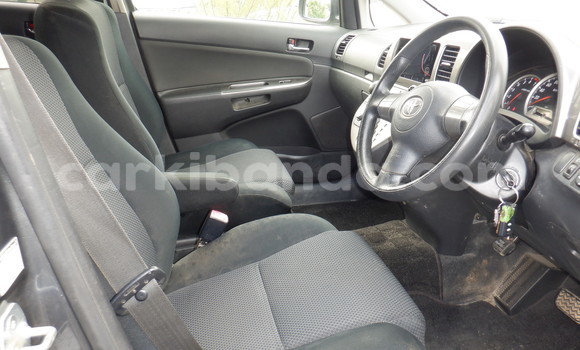 Gura Yakoze Toyota Wish Silver Imodoka i Kampala mu Uganda Gura Yakoze Toyota Wish Silver Imodoka i Kampala mu Uganda